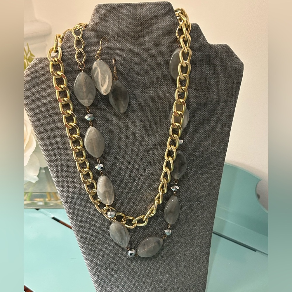 Stone and gold plated necklace and earrings set
